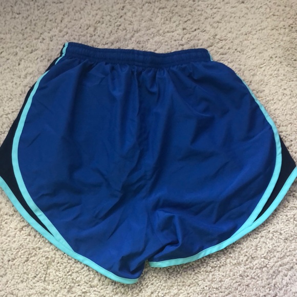 Nike shorts - Picture 2 of 3